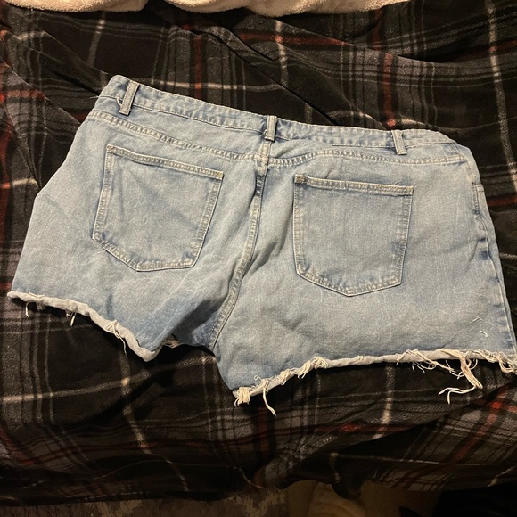 Shein shorts 🤍 - Picture 2 of 3